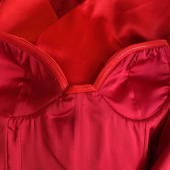 Miss CircleElegant Red satin Off-Shoulder Dress, XS - Picture 13 of 13